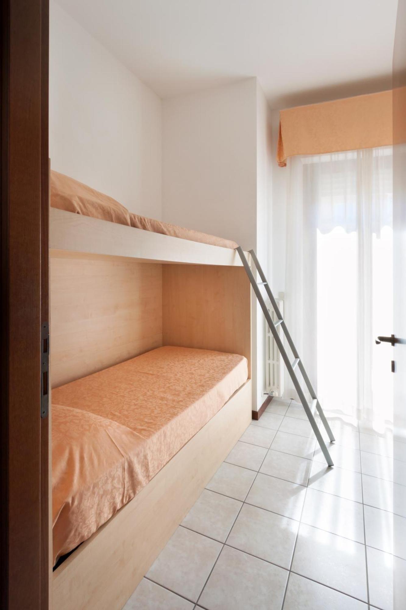 Il Lauro Aparthotel Сан Бенедето дел Тронто Стая снимка