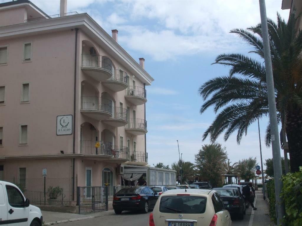 Il Lauro Aparthotel Сан Бенедето дел Тронто Екстериор снимка