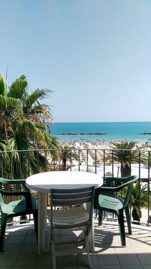 Il Lauro Aparthotel Сан Бенедето дел Тронто Екстериор снимка