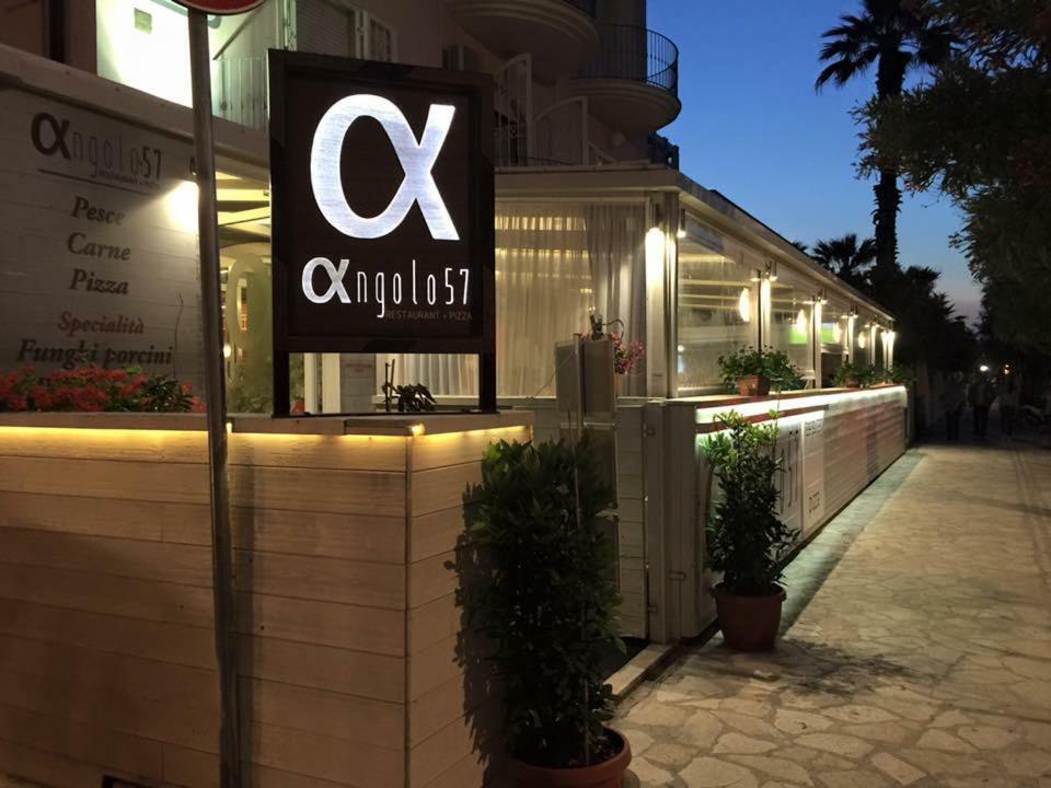 Il Lauro Aparthotel Сан Бенедето дел Тронто Екстериор снимка